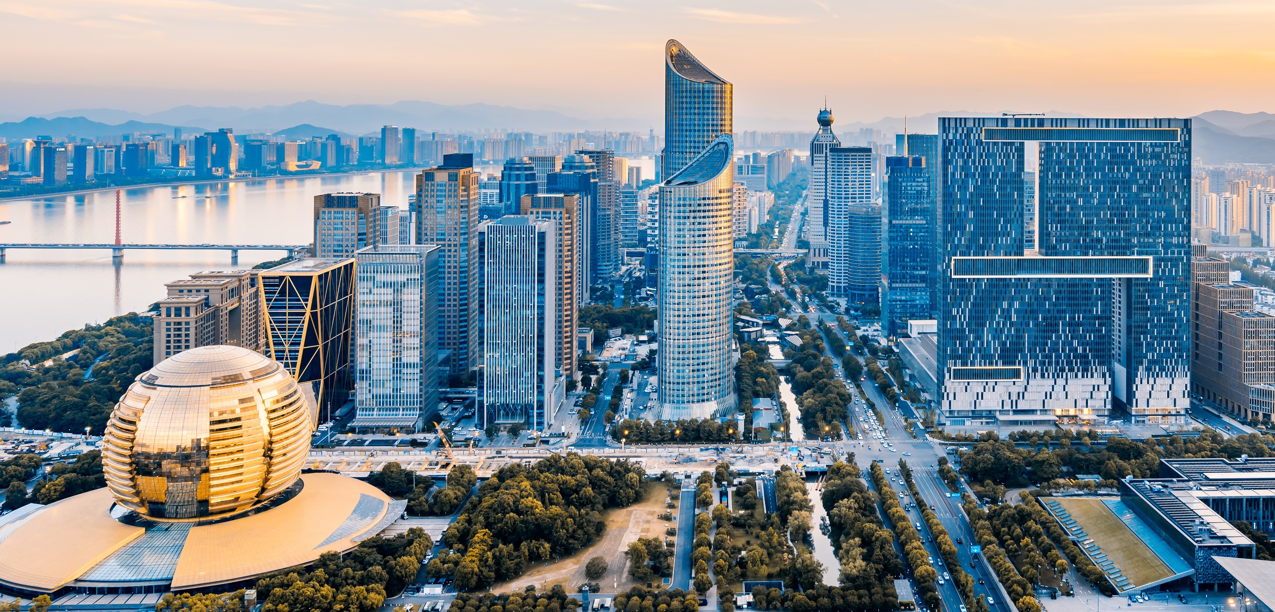 AdobeStock_281075576 City scape of Hangzhou China